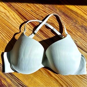 Victoria’s Secret convertible strap bra. Size 34C
